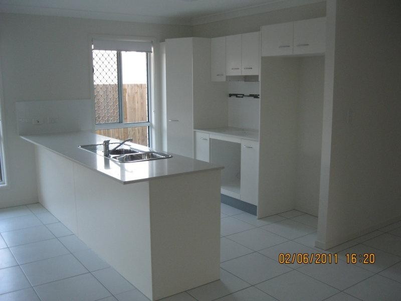 3 Oakvale St, Holmview QLD 4207