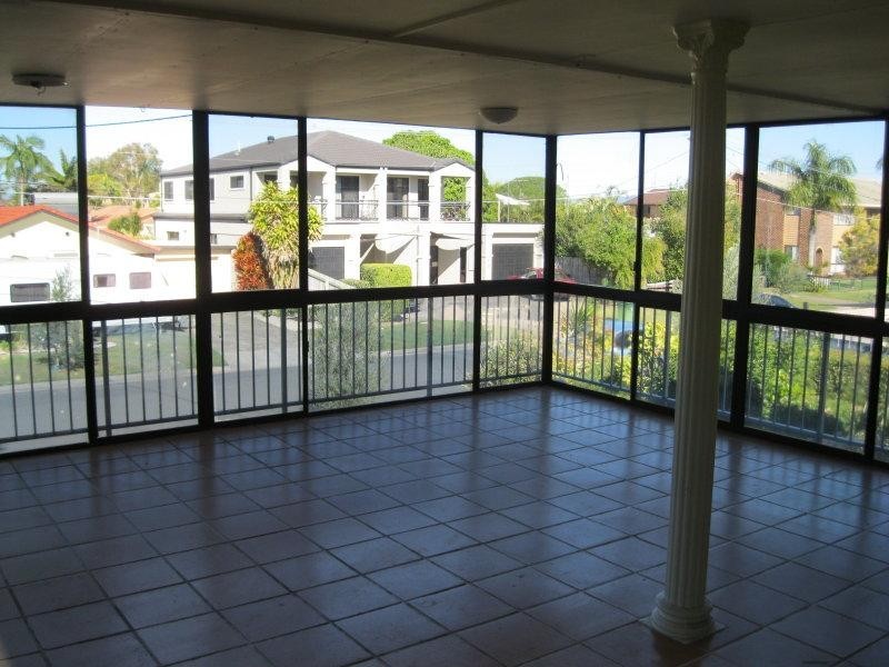 2/31 Donald  St, Paradise Point QLD 4216