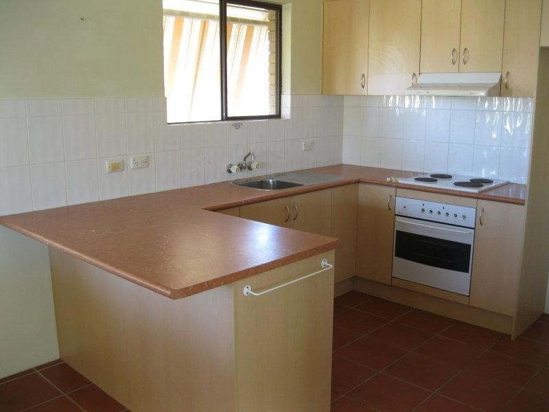 2/31 Donald  St, Paradise Point QLD 4216