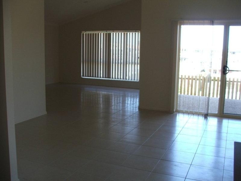 8 Yelka Street St, Ormeau QLD 4208