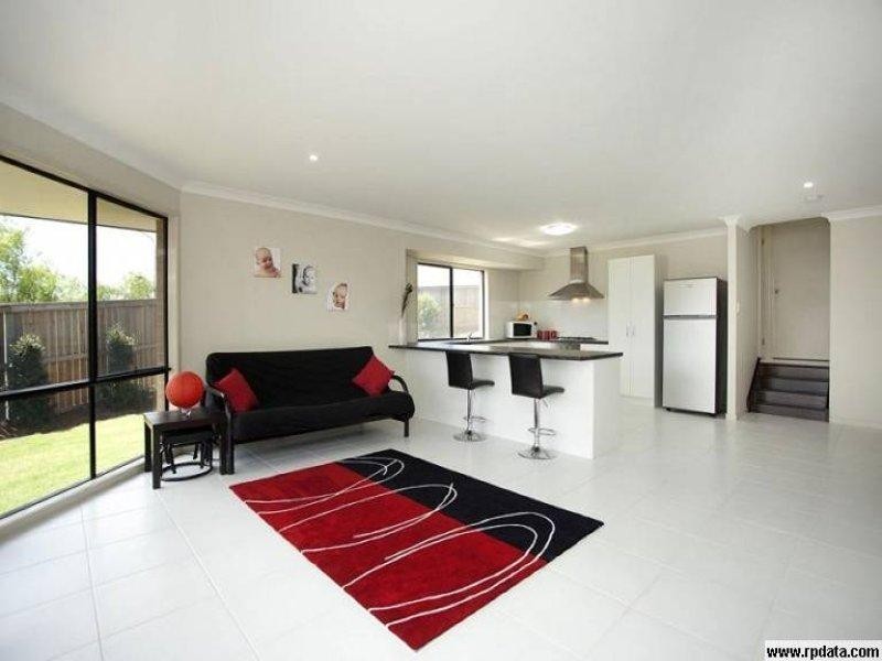 1 Wunburra   Cir, Pacific Pines QLD 4211