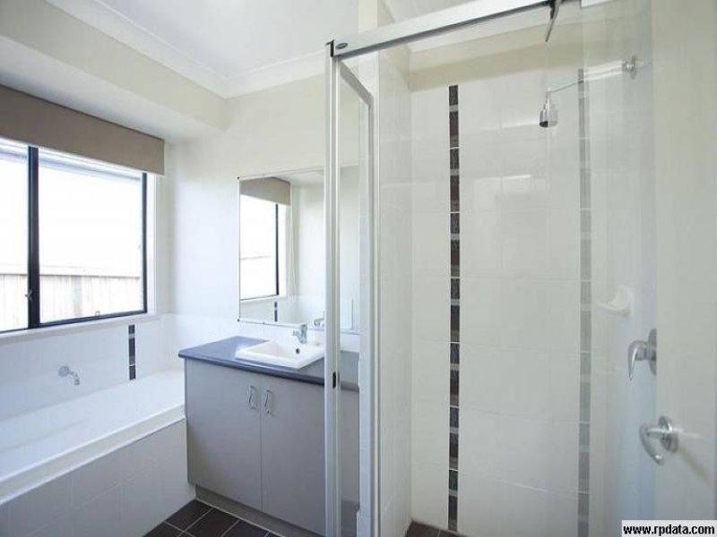 1 Wunburra   Cir, Pacific Pines QLD 4211
