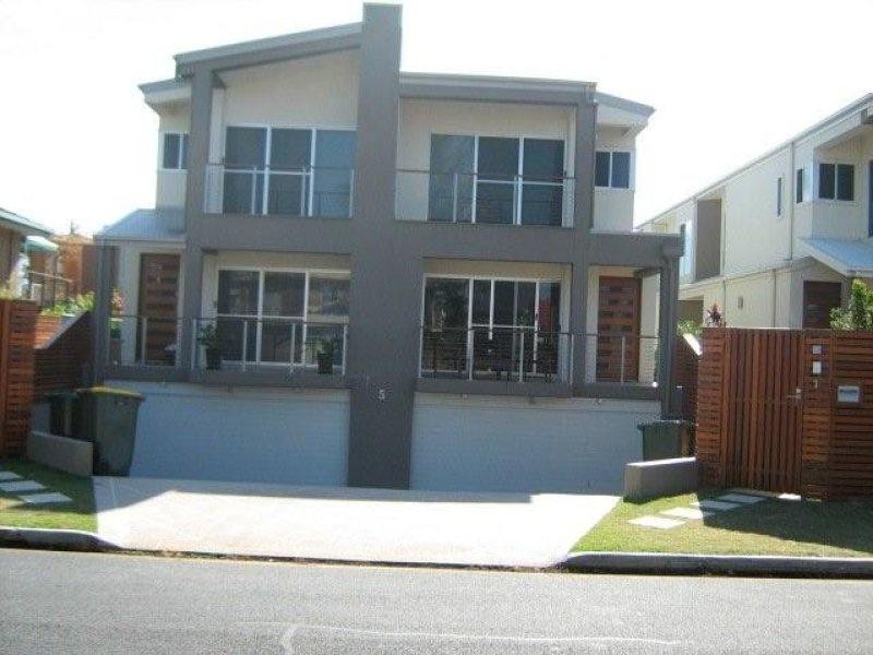 2/5 Nankeen  Ave, Paradise Point QLD 4216