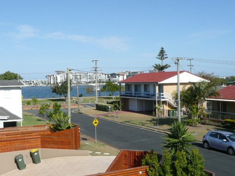 2/5 Nankeen  Ave, Paradise Point QLD 4216