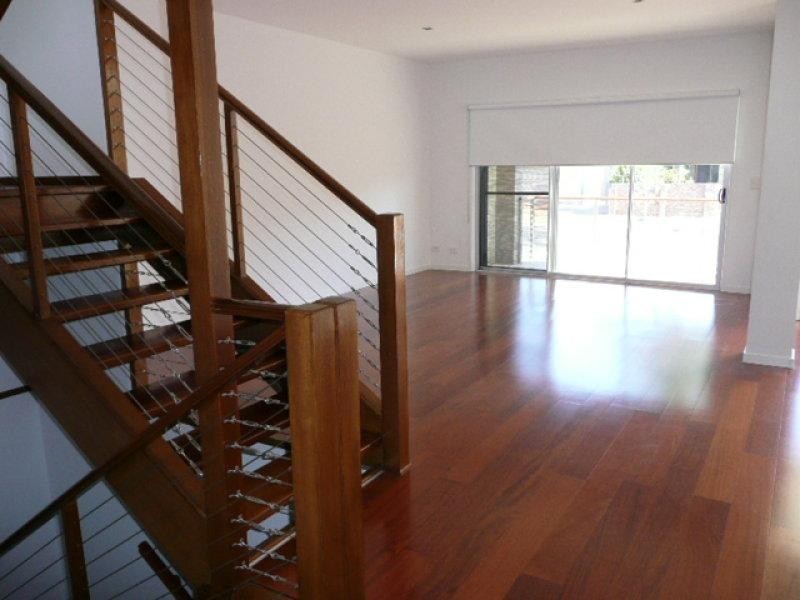 2/5 Nankeen  Ave, Paradise Point QLD 4216