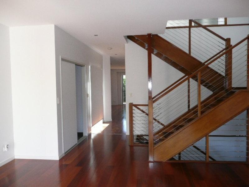 2/5 Nankeen  Ave, Paradise Point QLD 4216