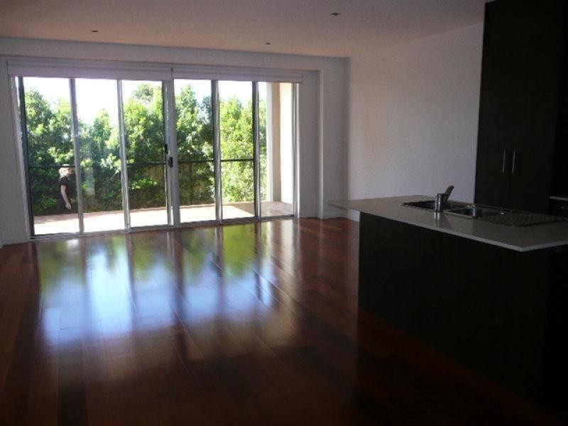 2/5 Nankeen  Ave, Paradise Point QLD 4216