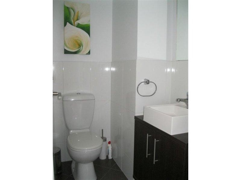 2/5 Nankeen  Ave, Paradise Point QLD 4216