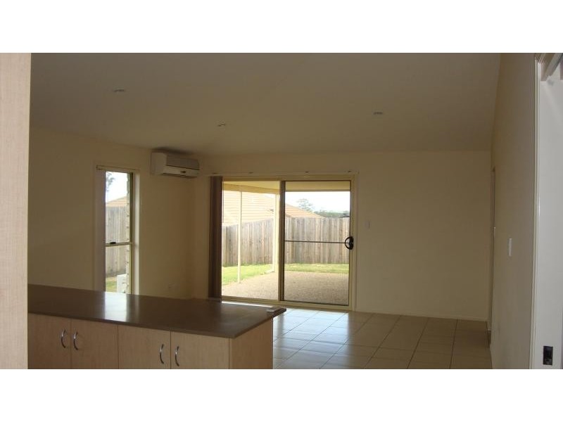 8 Paris Pde, Ormeau QLD 4208