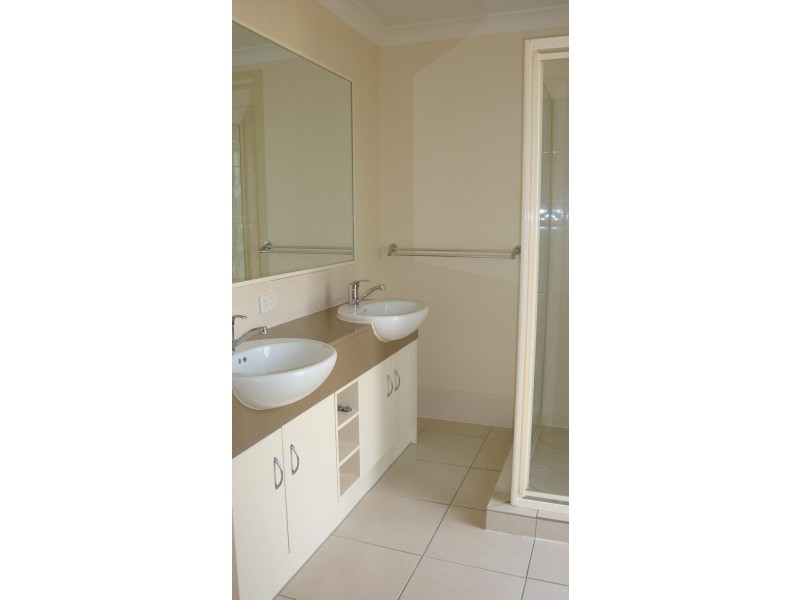 8 Paris Pde, Ormeau QLD 4208