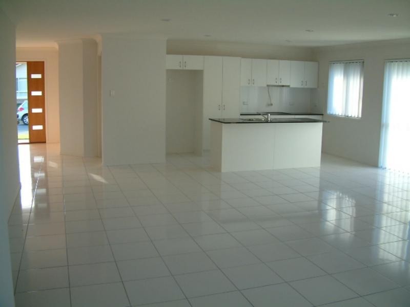 14 Zachary St, Eagleby QLD 4207