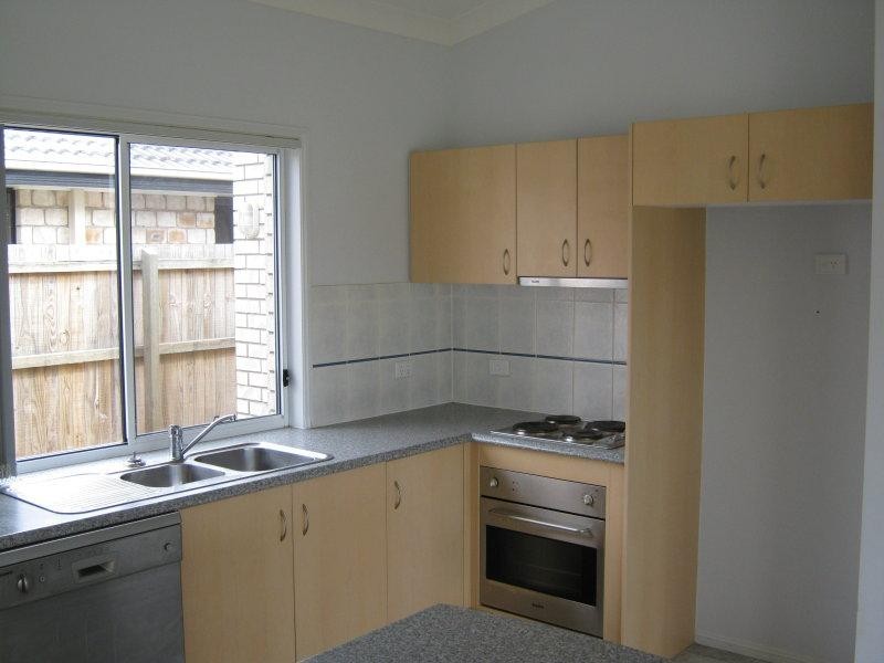 74 Lake Manchester St, Logan Reserve QLD 4133