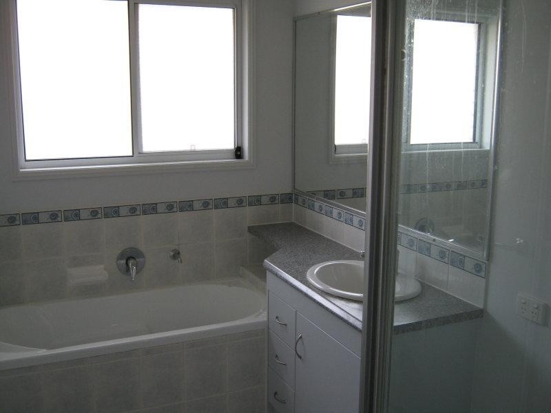 74 Lake Manchester St, Logan Reserve QLD 4133
