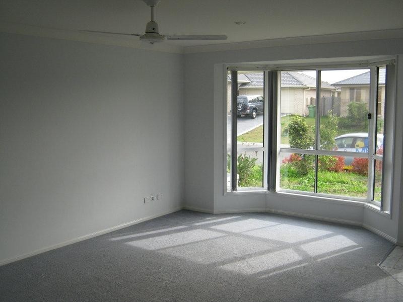 74 Lake Manchester St, Logan Reserve QLD 4133