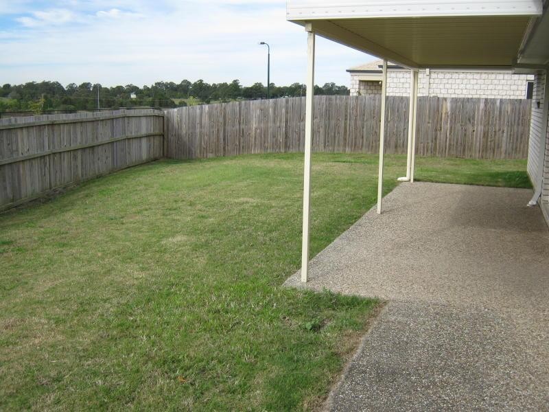 74 Lake Manchester St, Logan Reserve QLD 4133