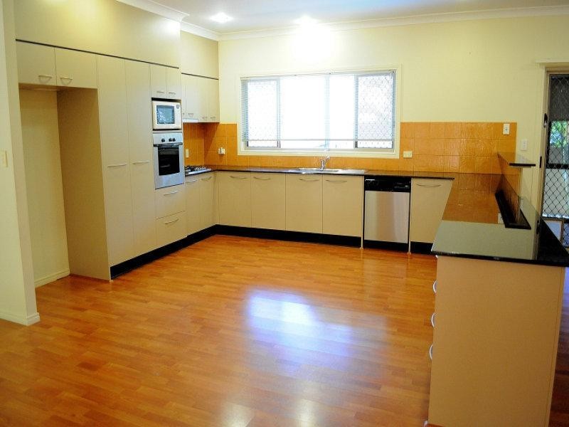 4 Portreeves Pl, Arundel QLD 4214