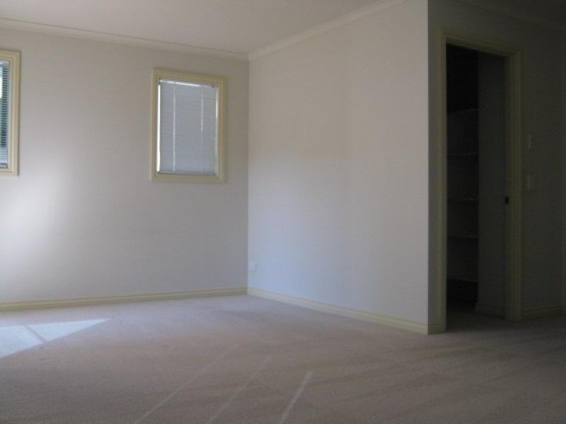 8872 Magnolia Dr, Hope Island QLD 4212