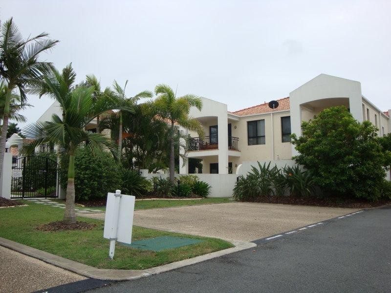 8847 Magnolia  Dr, Hope Island QLD 4212