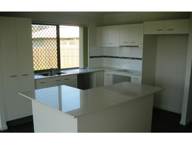 8 Vista Ct, Windaroo QLD 4207