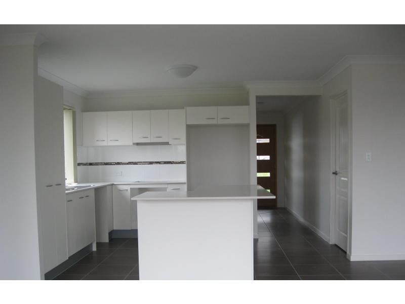 8 Vista Ct, Windaroo QLD 4207