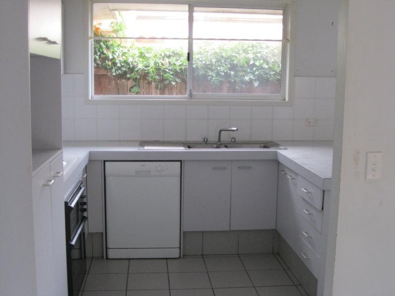 11 Trevor Dr, Coombabah QLD 4216