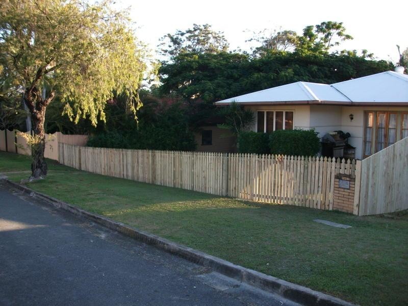 27 Lind Ave, Southport QLD 4215