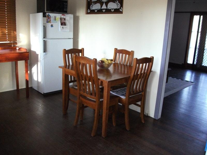 27 Lind Ave, Southport QLD 4215