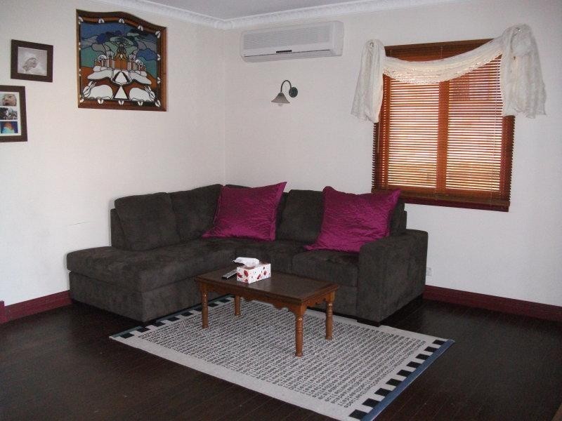 27 Lind Ave, Southport QLD 4215