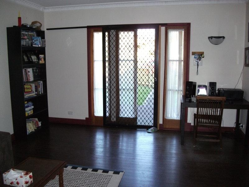 27 Lind Ave, Southport QLD 4215