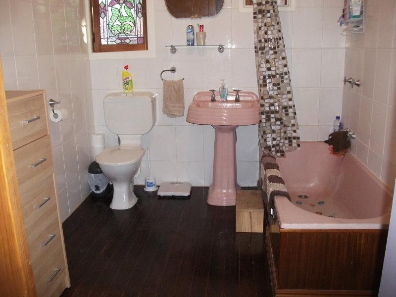 27 Lind Ave, Southport QLD 4215