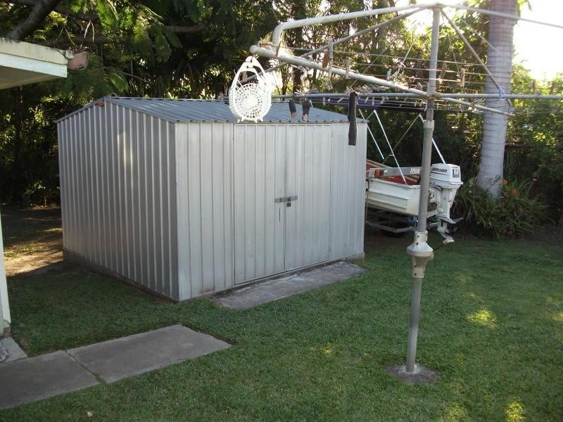 27 Lind Ave, Southport QLD 4215