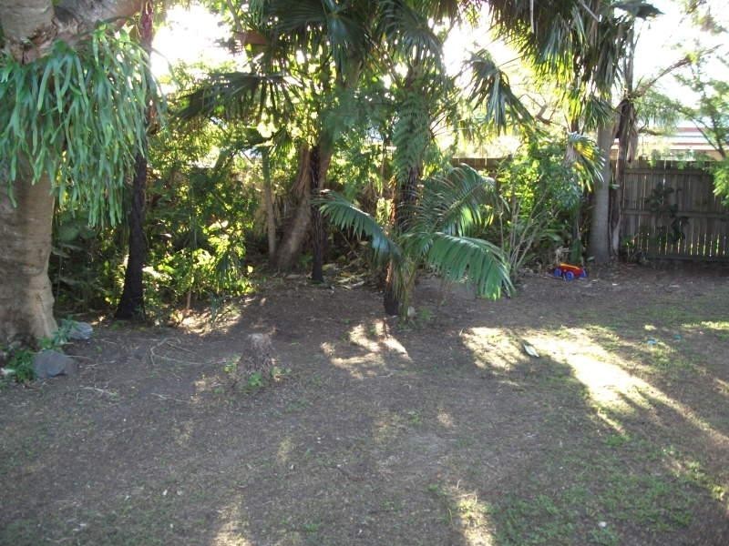 27 Lind Ave, Southport QLD 4215