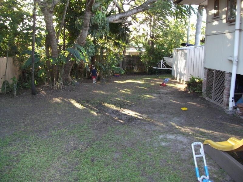 27 Lind Ave, Southport QLD 4215