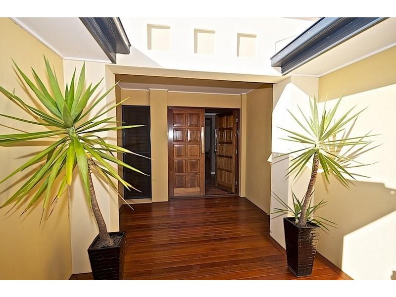 7 Midhurst Ct, Arundel QLD 4214