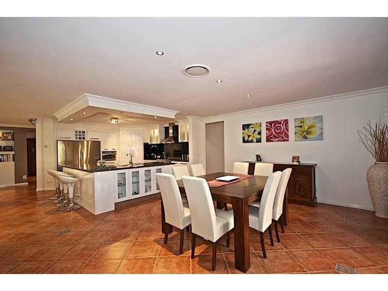 7 Midhurst Ct, Arundel QLD 4214