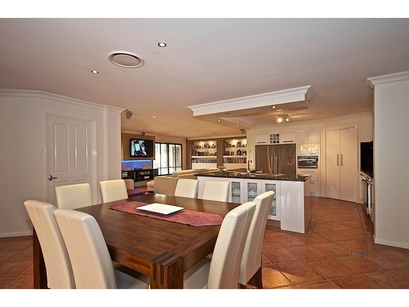 7 Midhurst Ct, Arundel QLD 4214