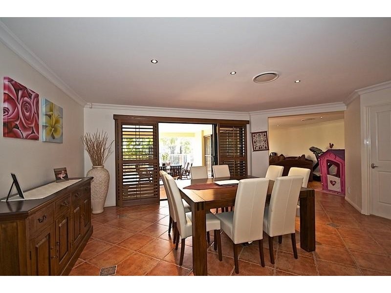 7 Midhurst Ct, Arundel QLD 4214