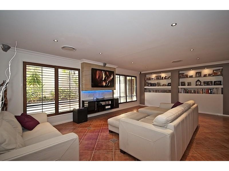 7 Midhurst Ct, Arundel QLD 4214