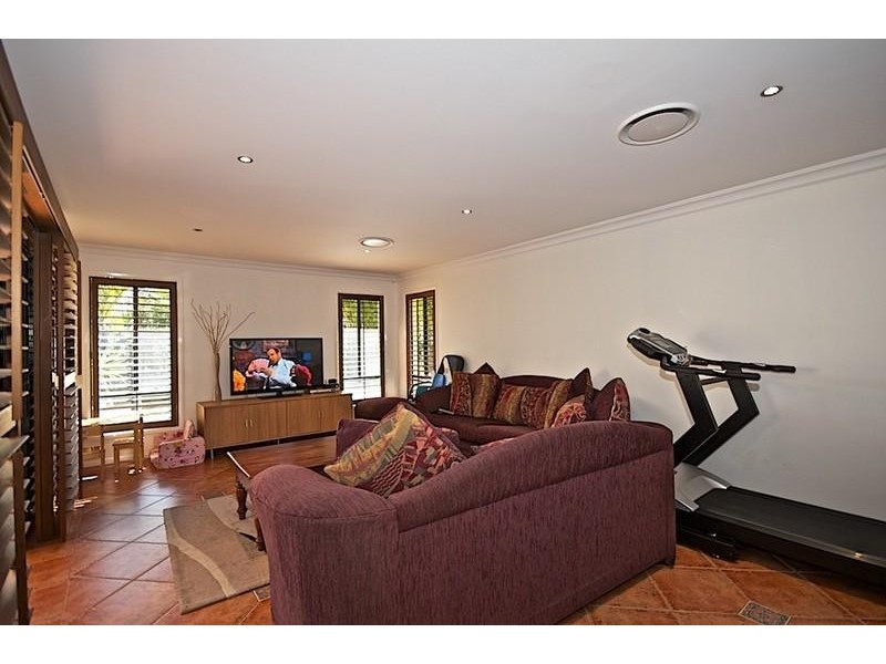 7 Midhurst Ct, Arundel QLD 4214