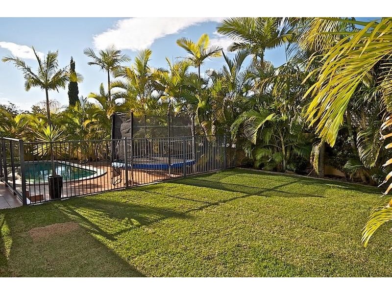 7 Midhurst Ct, Arundel QLD 4214