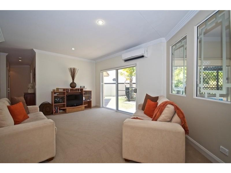 17 Pearson Cl, Arundel QLD 4214