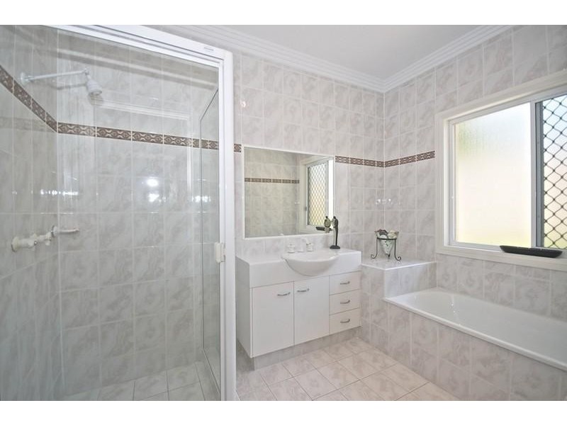 17 Pearson Cl, Arundel QLD 4214