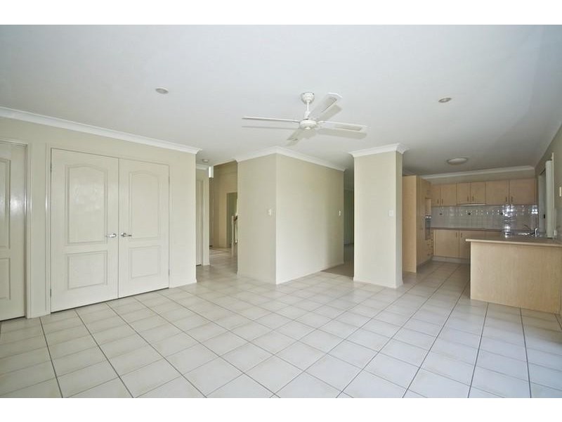 84 Golden Bear Dr, Arundel QLD 4214