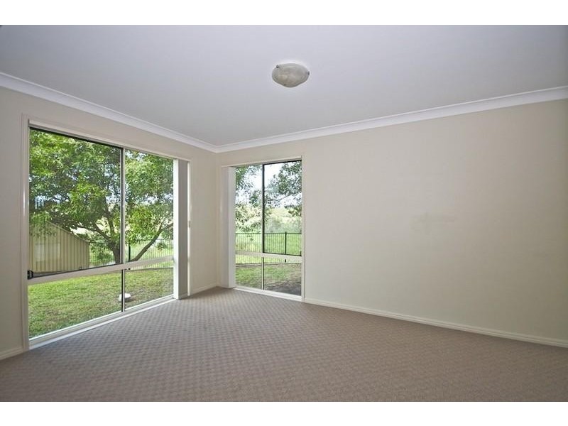 84 Golden Bear Dr, Arundel QLD 4214