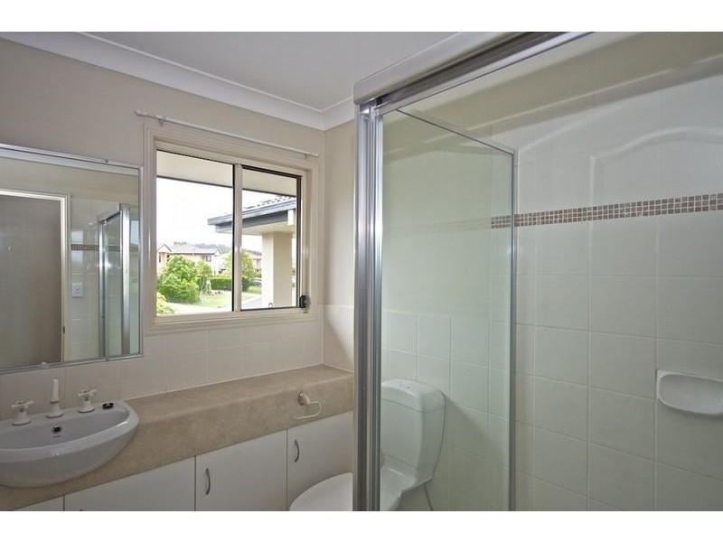 84 Golden Bear Dr, Arundel QLD 4214