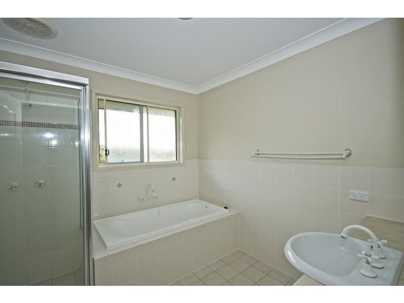 84 Golden Bear Dr, Arundel QLD 4214