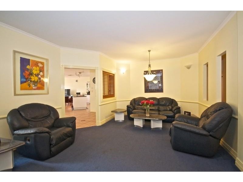 57 Arun Dr, Arundel QLD 4214