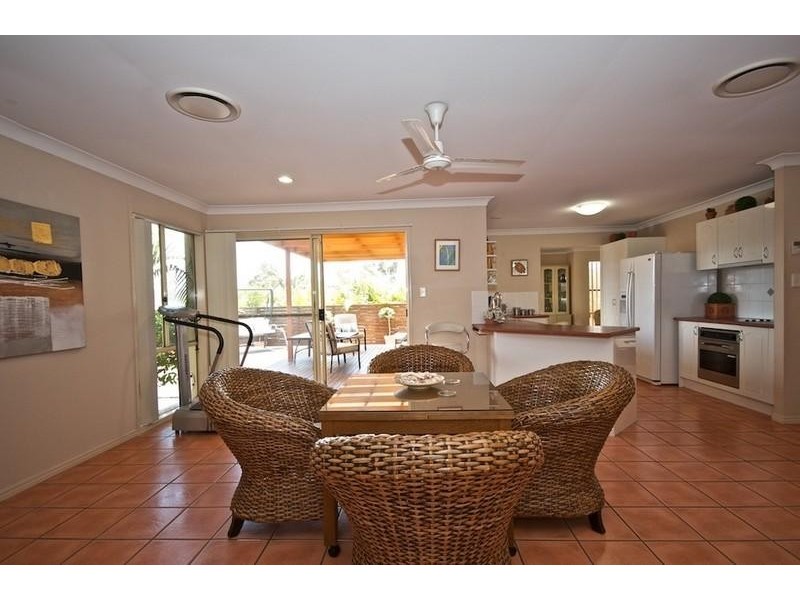 1 Kite Cct, Arundel QLD 4214