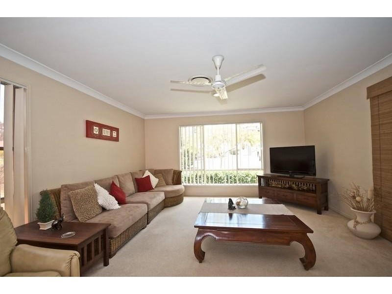 1 Kite Cct, Arundel QLD 4214