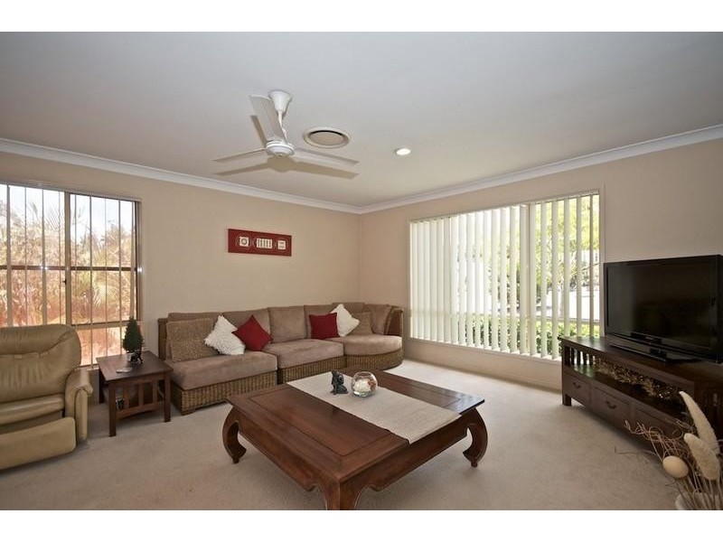 1 Kite Cct, Arundel QLD 4214